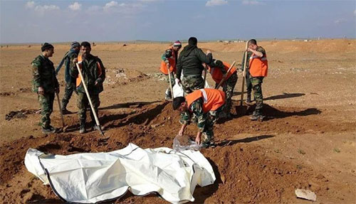 Hallan en siria tres fosas de militares masacrados por terroristas Hallan en siria tres fosas de militares masacrados por terroristas